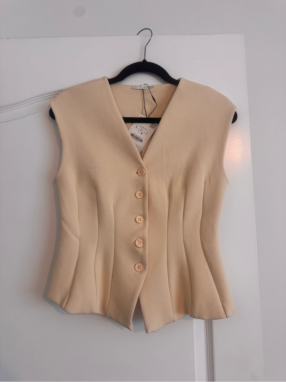 Zara Cream Tailored Sleeveless Button-Down Top